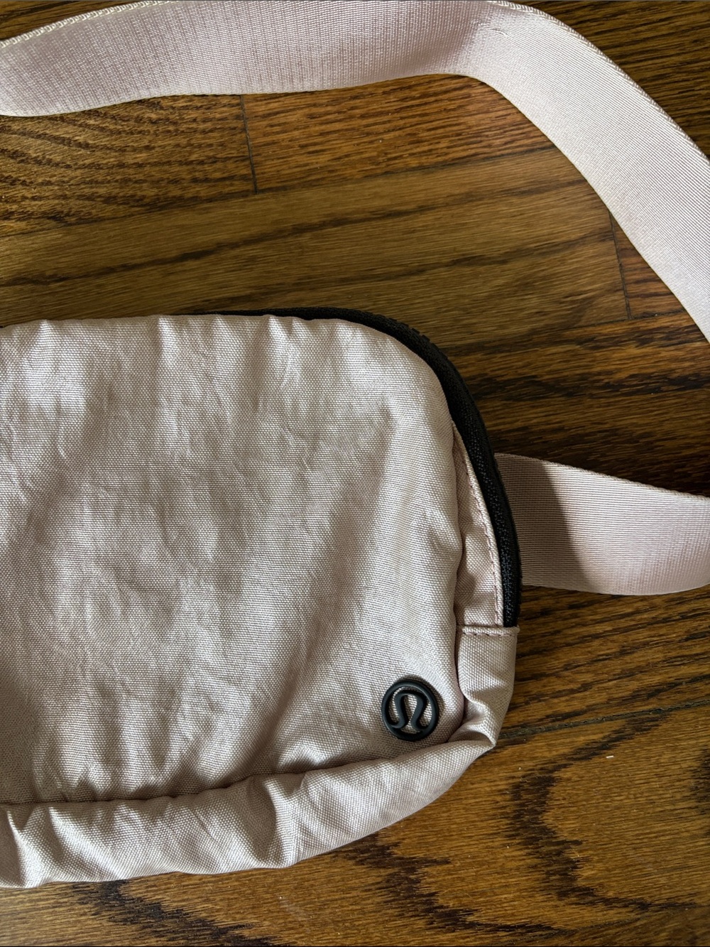 Lululemon Everywhere Belt Bag *1L
TB2 Peach Gold EUC - Picture 5 of 7